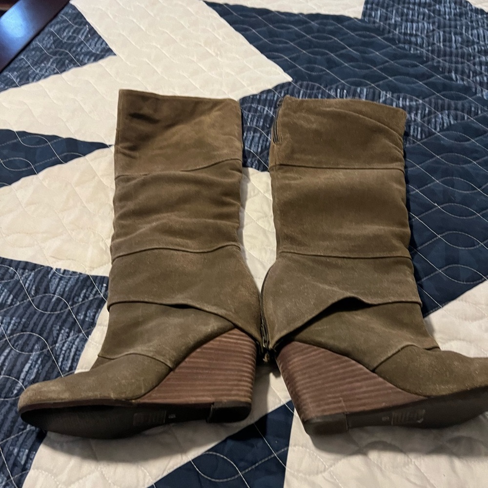knee high heeled boots tan color size 8.5